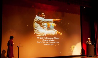 Um brinde aO QUE TE ESCREVO É PURO CORPO INTEIRO