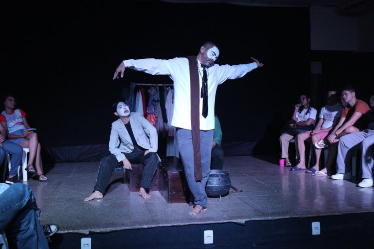 Grupo Proposta de Teatro leva "O chip nosso de cada dia" à IX Mostra Timonense de Humor