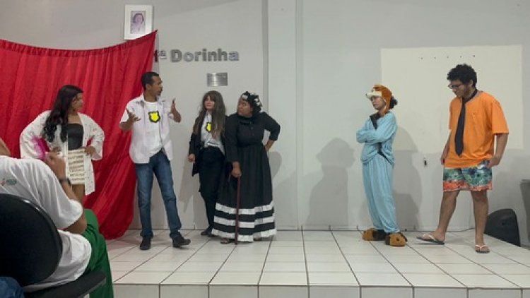 Grupo Personas leva espetáculo "O causo do ET de galinha" à Escola CETI Governador Freitas Neto, em Teresina