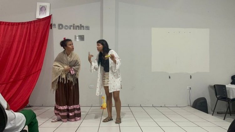 Grupo Personas leva espetáculo "O causo do ET de galinha" à Escola CETI Governador Freitas Neto, em Teresina