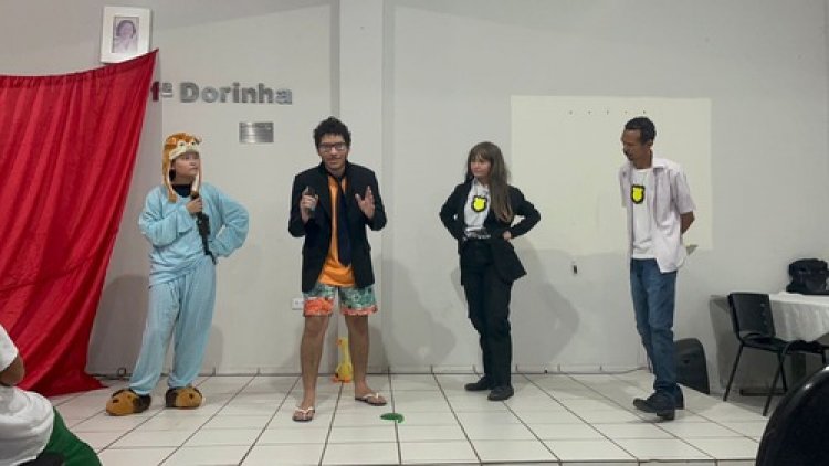 Grupo Personas leva espetáculo "O causo do ET de galinha" à Escola CETI Governador Freitas Neto, em Teresina