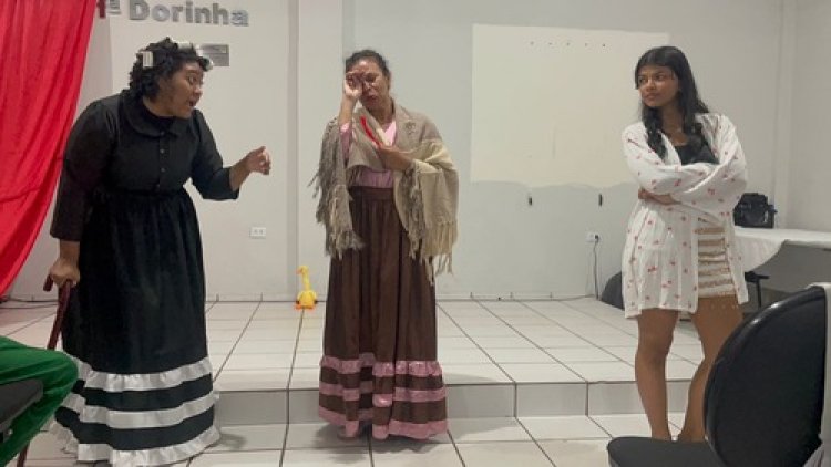 Grupo Personas leva espetáculo "O causo do ET de galinha" à Escola CETI Governador Freitas Neto, em Teresina