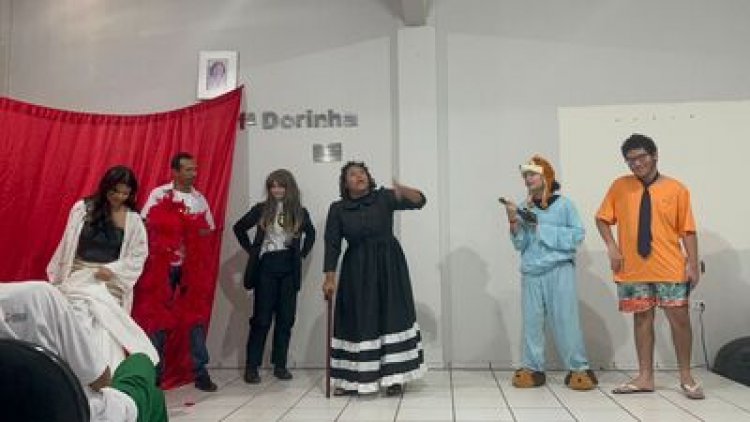 Grupo Personas leva espetáculo "O causo do ET de galinha" à Escola CETI Governador Freitas Neto, em Teresina